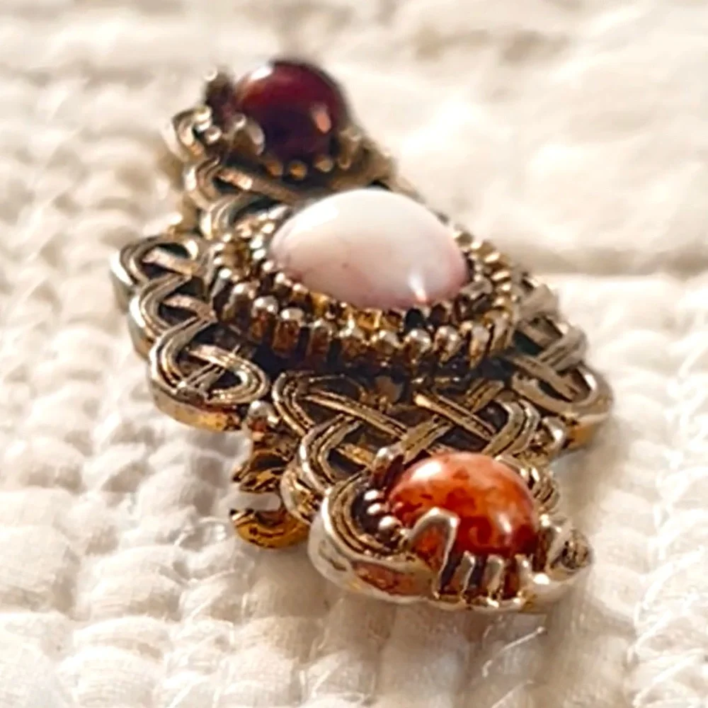 Collectible Signed Miracle Scotland Brooch VTG Celtic Knot Pin w/ Agate Glass